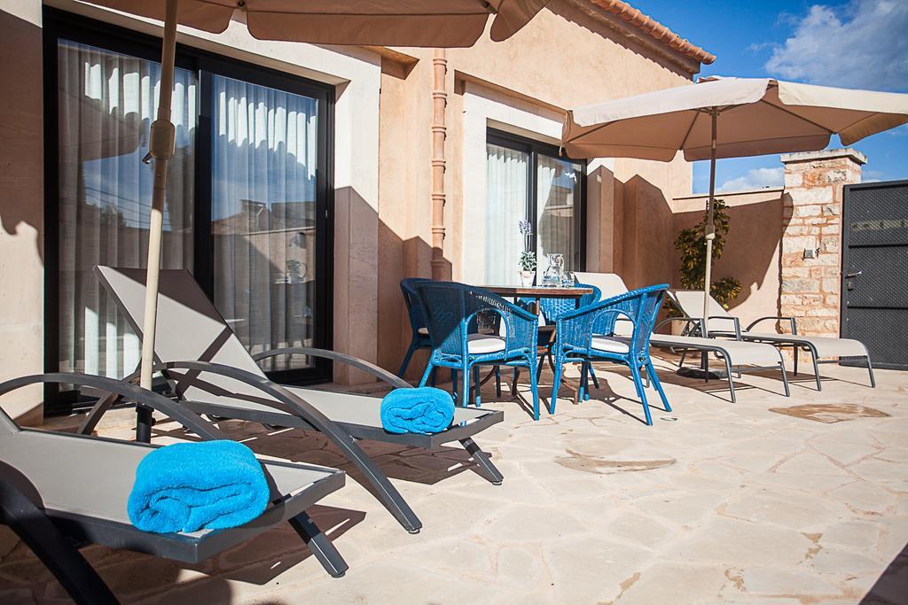 Villa Pool House Marineta Llombarts Zimmer foto